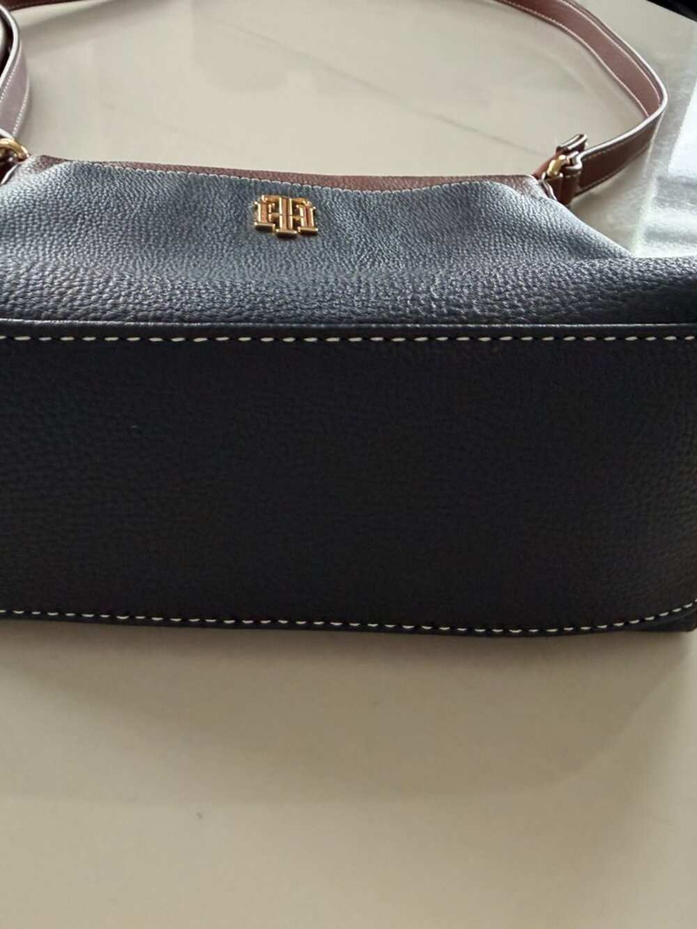 Tommy Hilfiger Navy Blue & Brown Crossbody Bag Gold Logo Crossbody Purse - Picture 5 of 13